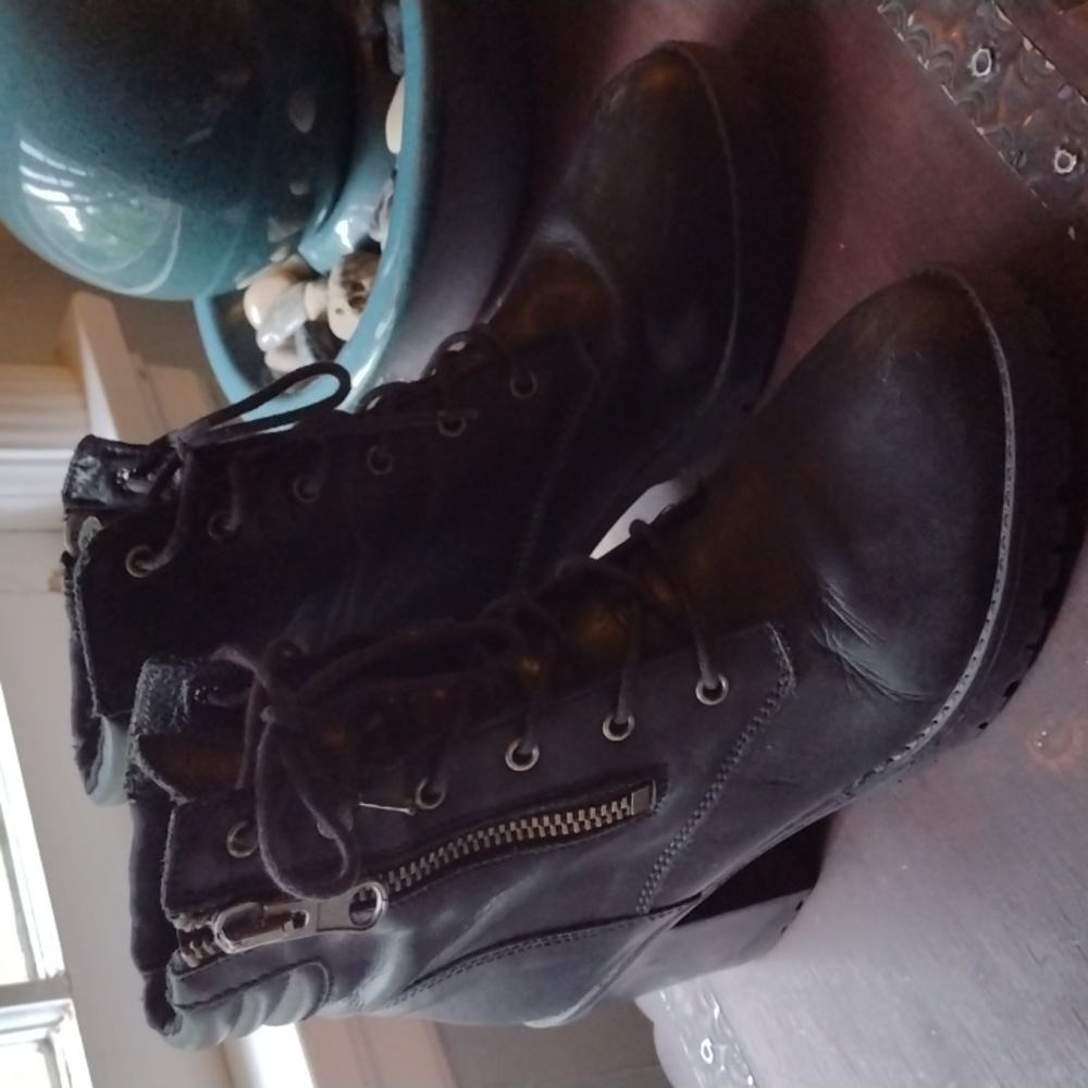 Combat boots